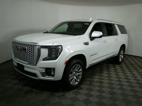 Used 2023 GMC Yukon XL Denali image 7