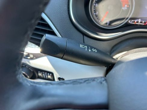 Used 2019 Jeep Cherokee Limited w/ Luxury Group AWD/4WD image 19
