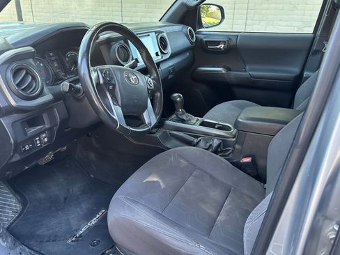 Used 2017 Toyota Tacoma TRD Sport w/ Tow Package RWD image 14