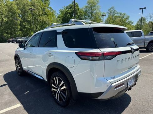 Used 2023 Nissan Pathfinder Platinum AWD/4WD image 6