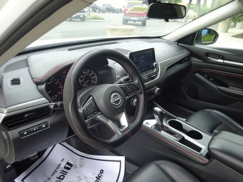 Used 2023 Nissan Altima 2.5 SR FWD image 12
