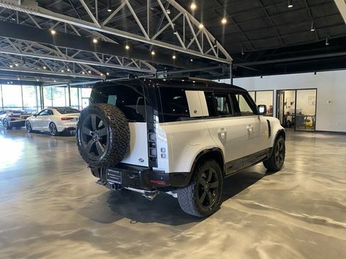 Used 2022 Land Rover Defender 110 V8 AWD/4WD image 5
