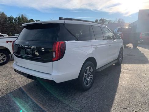 New 2025 Ford Expedition Active image 8