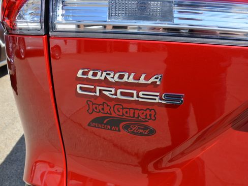 Used 2024 Toyota Corolla Cross LE image 7