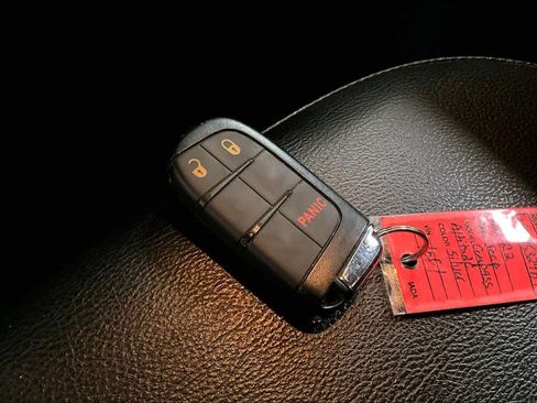 Used 2022 Jeep Compass Latitude AWD/4WD image 17