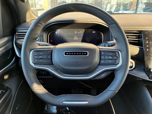 Used 2024 Jeep Wagoneer Series II w/ Flexible Seating Group AWD/4WD image 15