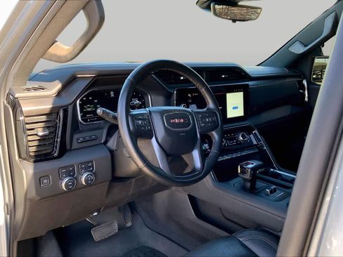 Used 2023 GMC Sierra 1500 AT4 w/ Technology Package AWD/4WD image 17