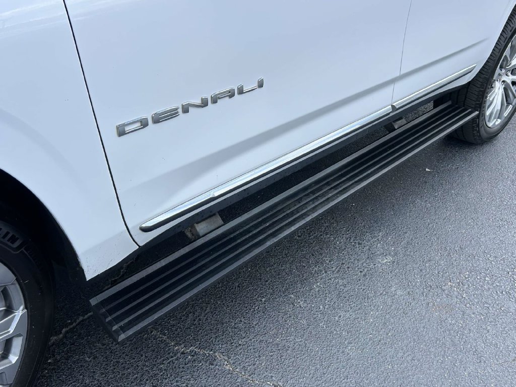 Used 2023 GMC Yukon Denali w/ Denali Reserve Package RWD image 8