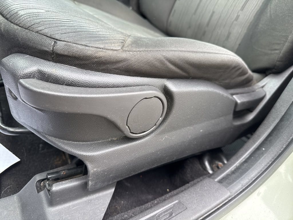 Used 2010 Ford Focus SE FWD image 22