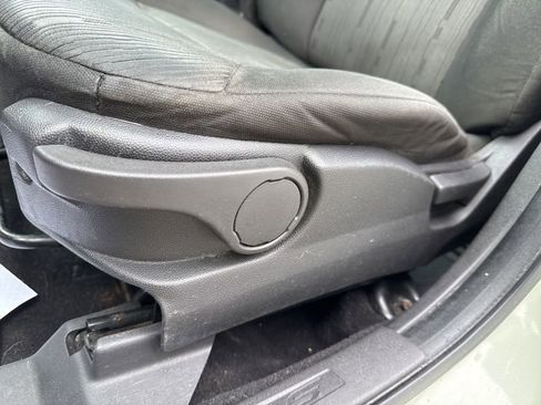 Used 2010 Ford Focus SE image 22