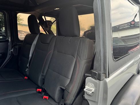 Used 2021 Jeep Wrangler Unlimited Rubicon w/ Xtreme Recon 35" Tire Package AWD/4WD image 15