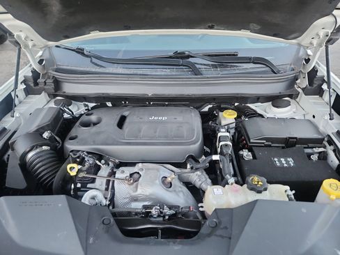 Used 2019 Jeep Cherokee Trailhawk w/ Cold Weather Group image 22