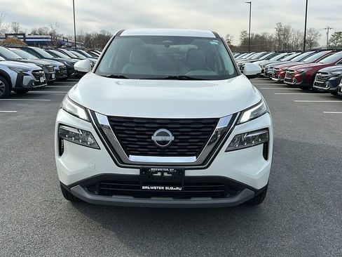 Used 2022 Nissan Rogue SV image 2