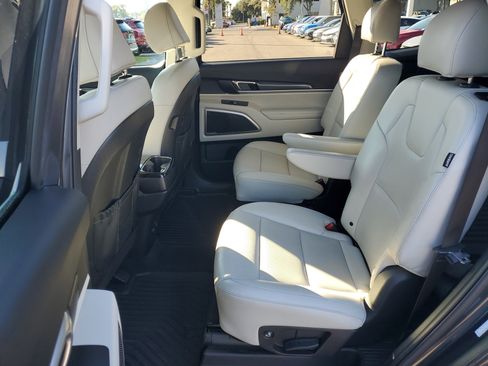 Certified 2024 Kia Telluride S w/ S Sunroof Package image 15