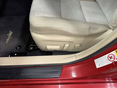 Used 2012 Toyota Camry LE image 23