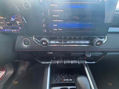 Certified 2024 Chevrolet Colorado Z71 w/ Z71 Convenience Package 2 image 4