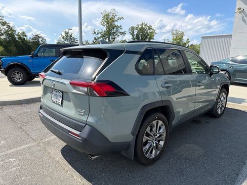 Used 2019 Toyota RAV4 XLE Premium AWD/4WD image 4