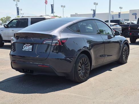 Used 2024 Tesla Model Y Long Range AWD/4WD image 3