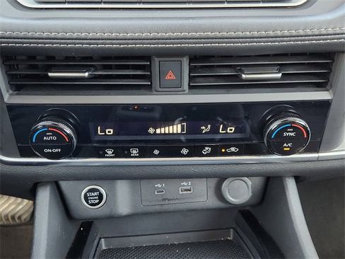 Used 2023 Nissan Rogue SV image 20