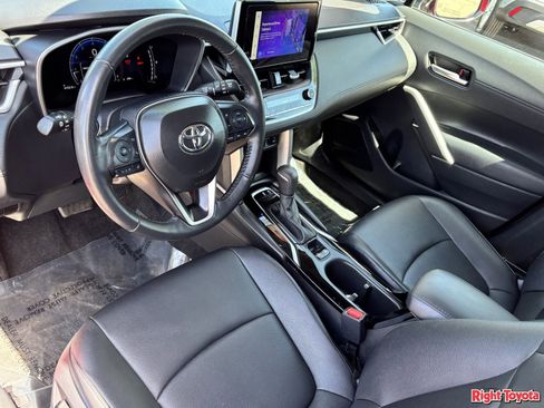 Certified 2025 Toyota Corolla Cross XLE AWD/4WD image 19