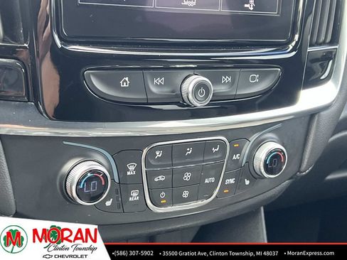 Used 2023 Chevrolet Traverse LT FWD image 23