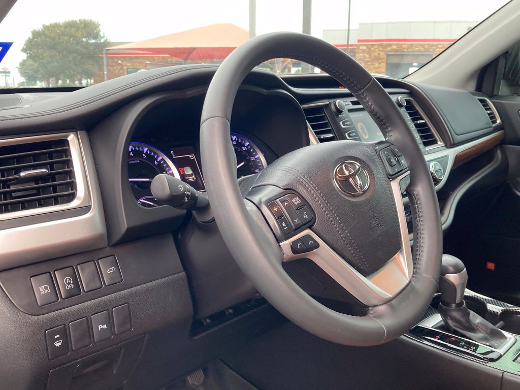 Used 2019 Toyota Highlander Limited FWD image 9