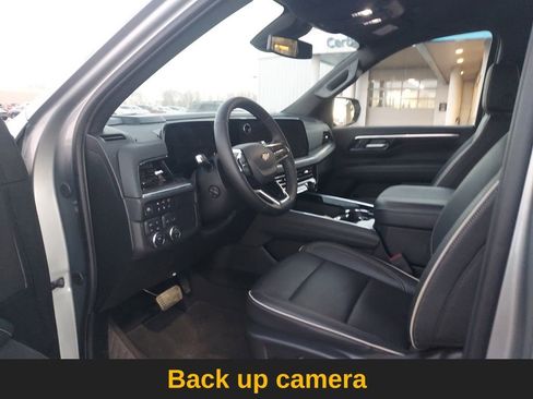 Used 2025 Chevrolet Suburban Premier image 11