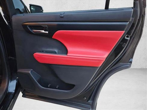 Used 2021 Toyota Highlander XSE image 25