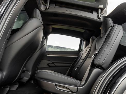 Used 2025 Tesla Model X AWD/4WD image 27