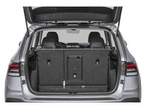 Used 2025 Volkswagen Taos SE w/ Panoramic Sunroof Package FWD image 10