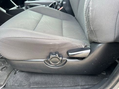 Used 2018 Toyota Tacoma TRD Sport AWD/4WD image 14