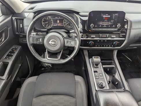 Used 2023 Nissan Pathfinder SV image 14