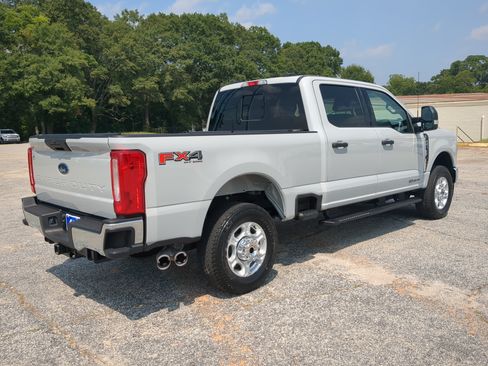 Certified 2025 Ford F250 XLT AWD/4WD image 3