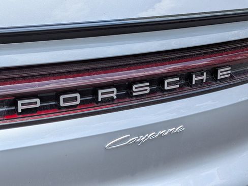 Certified 2025 Porsche Cayenne Coupe AWD/4WD image 22