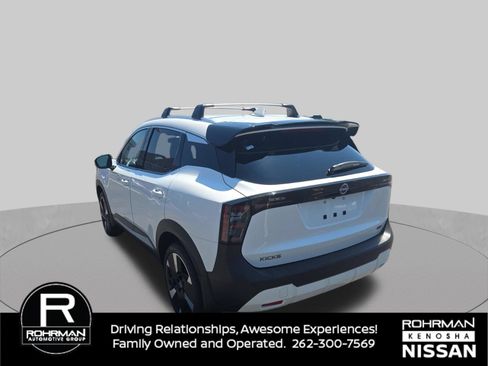 Certified 2025 Nissan Kicks SR FWD image 3