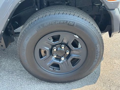 Certified 2022 Jeep Wrangler Sport AWD/4WD image 9