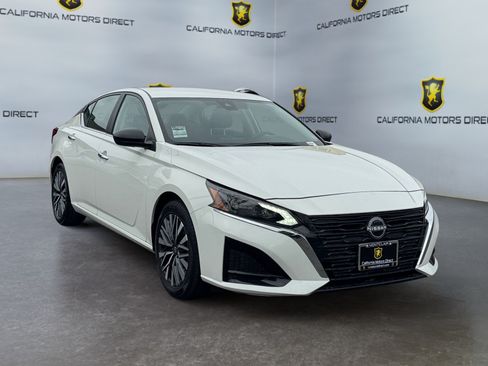 Used 2025 Nissan Altima 2.5 SV FWD image 7