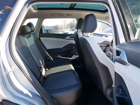 Certified 2025 Volkswagen Taos SE image 19