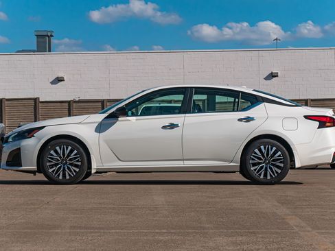 Certified 2024 Nissan Altima 2.5 SV image 5