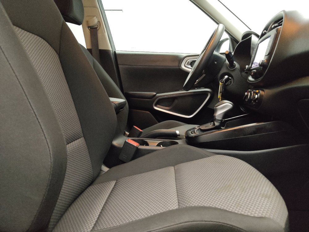 Used 2023 Kia Soul LX w/ Option Group 015 FWD image 21