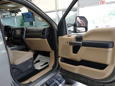 Used 2019 Ford F250 XLT w/ XLT Premium Package AWD/4WD image 41