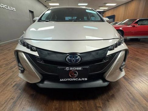 Used 2020 Toyota Prius Prime Limited image 8