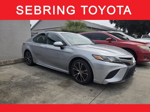 Used 2020 Toyota Camry SE FWD image 1