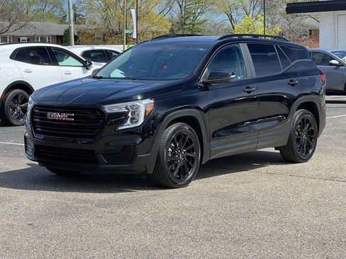 Used 2023 GMC Terrain SLE w/ Driver Convenience Package image 1
