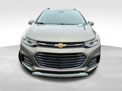 Used 2022 Chevrolet Trax LT w/ LT Convenience Package image 14