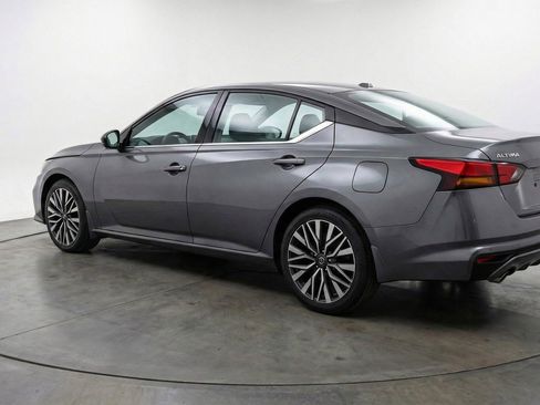 Used 2025 Nissan Altima 2.5 SV image 6