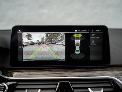 Used 2023 BMW 530e w/ M Sport Package image 31