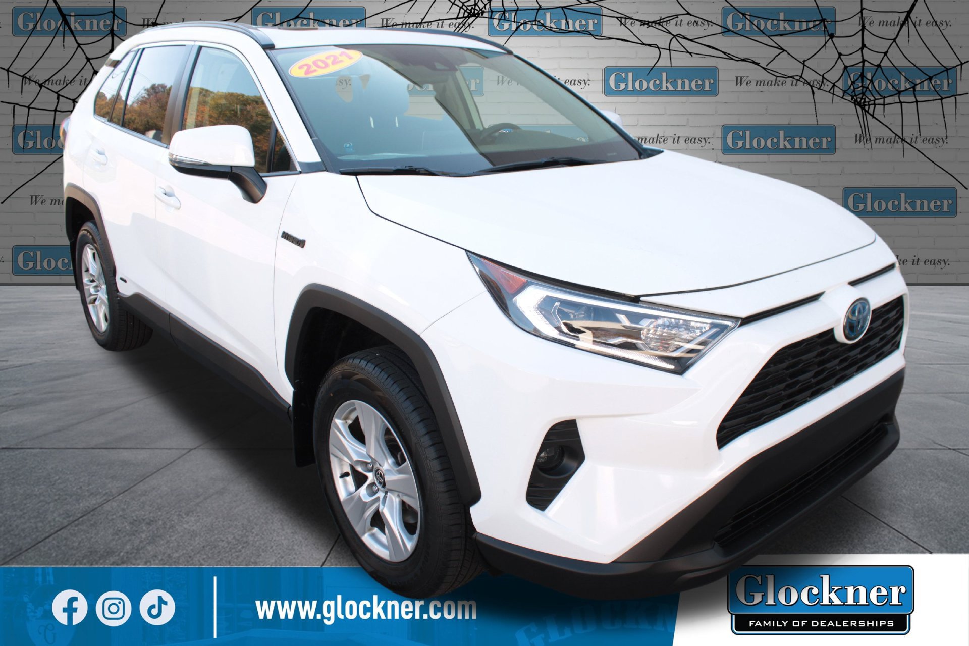 Used 2021 Toyota RAV4 XLE w/ Convenience Package AWD/4WD image 3