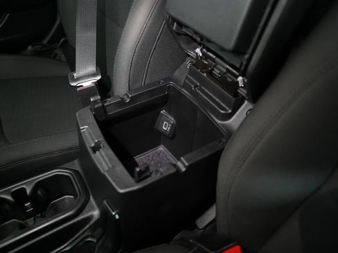 Used 2020 Jeep Wrangler Sport image 32