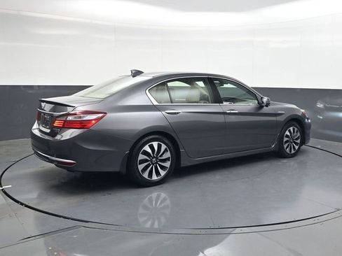 Used 2017 Honda Accord Touring image 4